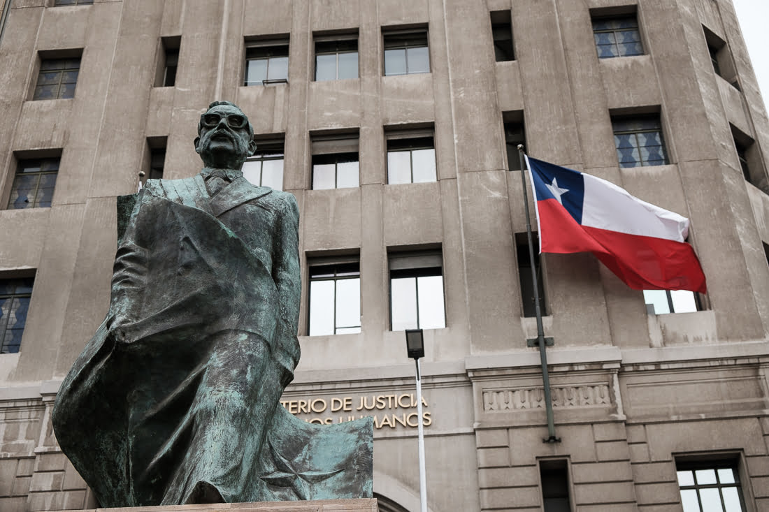 statue salavador alende santiago chili ville capitale chile