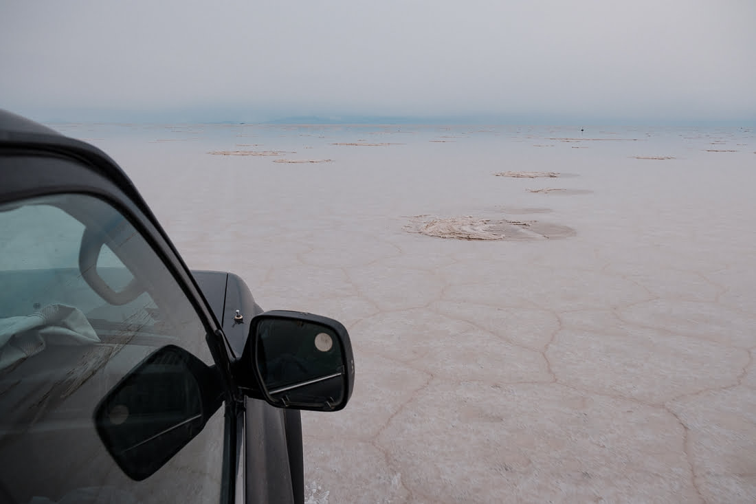salr d'uyuni bolivie voiture sel